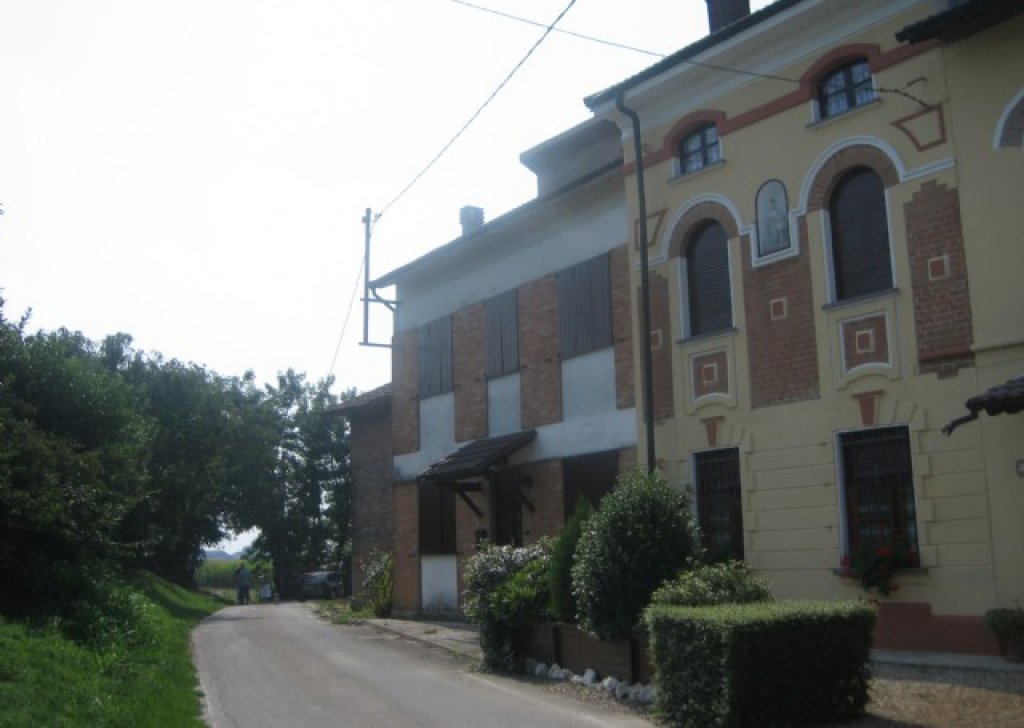 Sale Cottages and farmhouses Casei Gerola - cottage and farmhouse half hour an Milan Locality 
