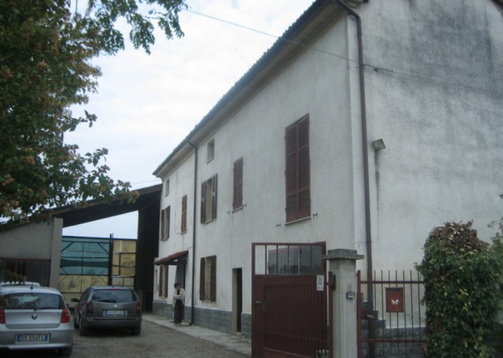Rustici e Casali quadrilocale in vendita  400 m², Castelnuovo Scrivia, località Centro