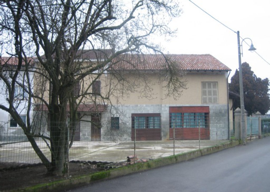 Rustici e Casali quadrilocale in vendita  150 m², Casei Gerola, località Centro