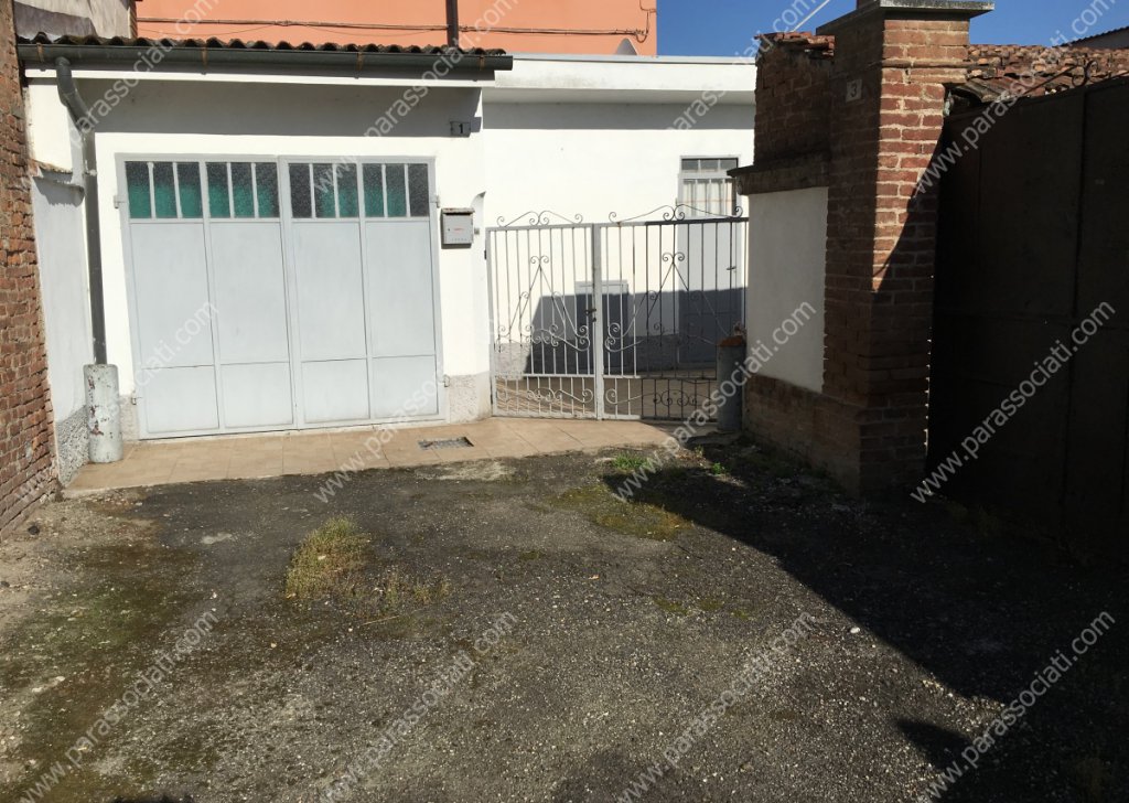 Rustici e Casali trilocale in vendita  90 m², Isola Sant'Antonio, località Centro