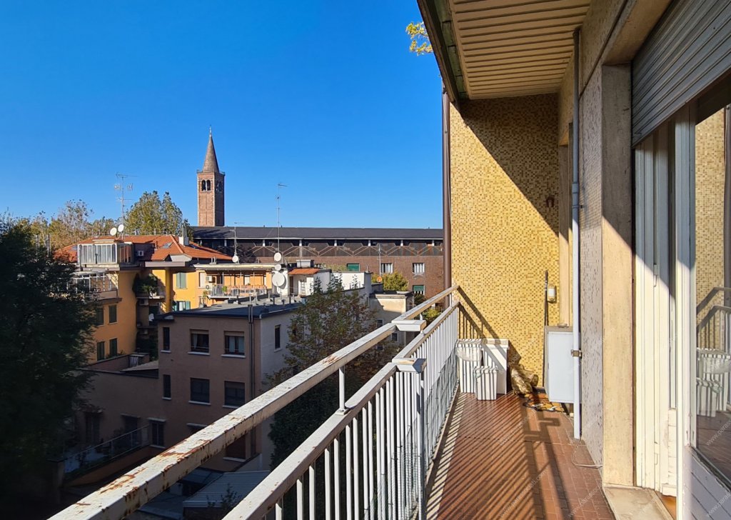 Vendita Appartamento Milano - Milano Sant'Eustorgio - Gian Galeazzo piano alto due locali Località Porta Romana