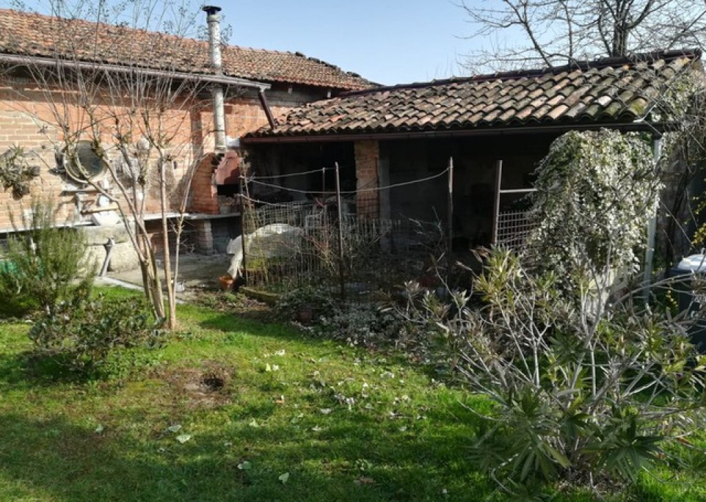 Rustici e Casali in vendita  140 m², Casei Gerola, località Centro